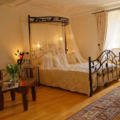 Romantik Doppelzimmer - Himmelbett - Burghaus & Villa Kronenburg